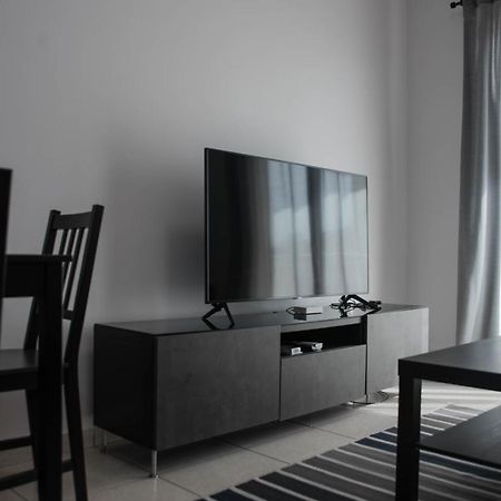 Renovated One Bedroom Apartment In Paphos With Pool Εξωτερικό φωτογραφία