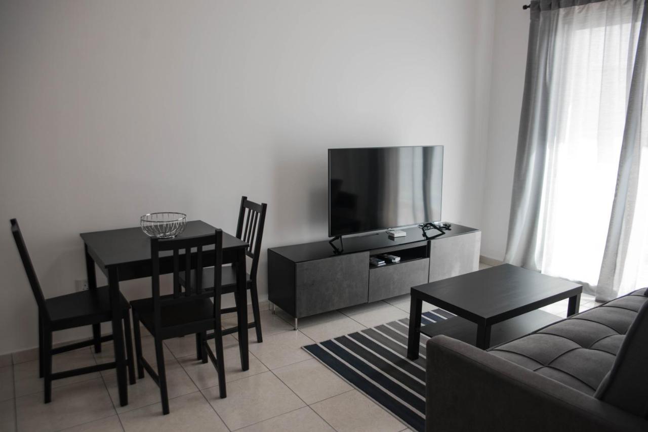Renovated One Bedroom Apartment In Paphos With Pool Εξωτερικό φωτογραφία