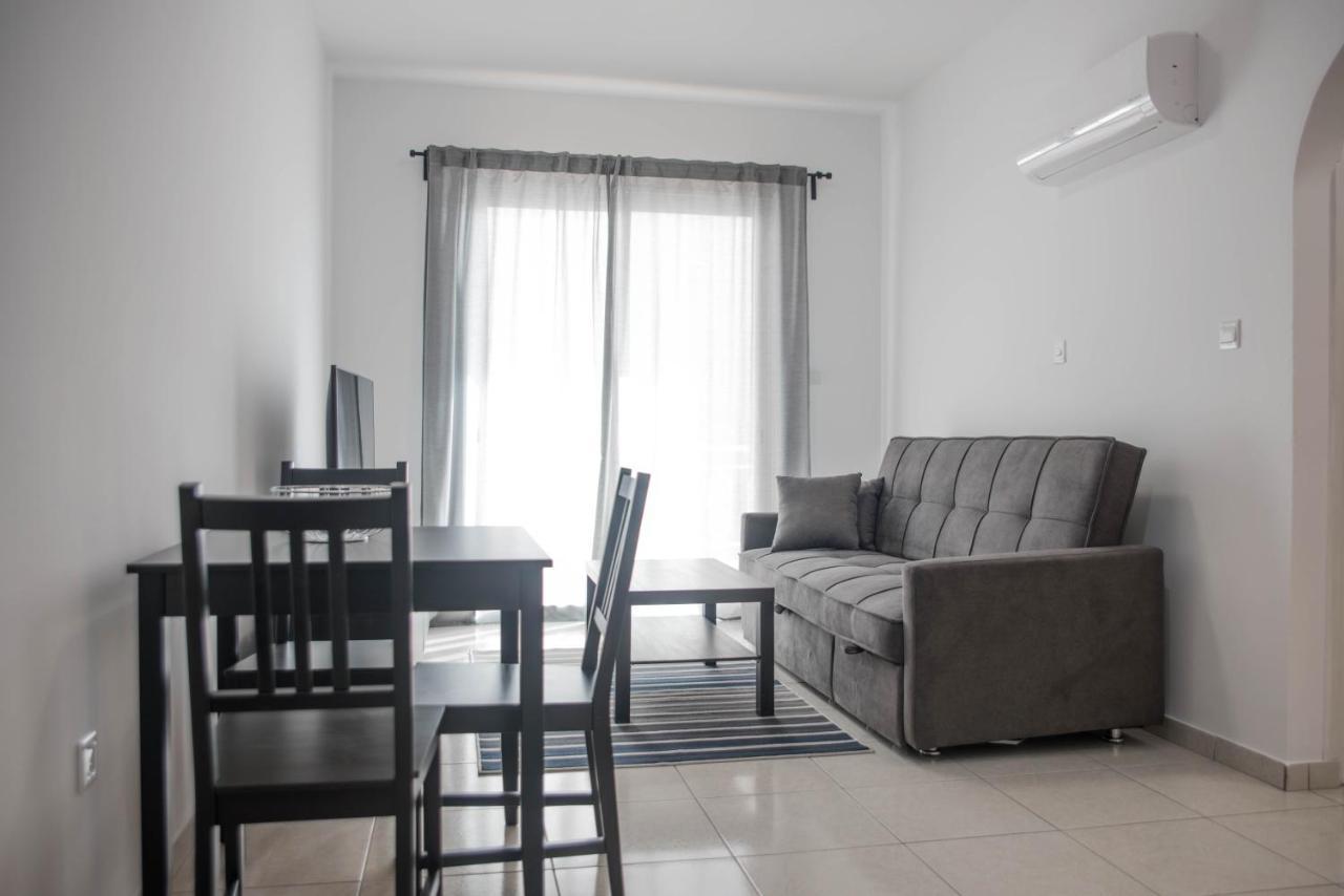 Renovated One Bedroom Apartment In Paphos With Pool Εξωτερικό φωτογραφία