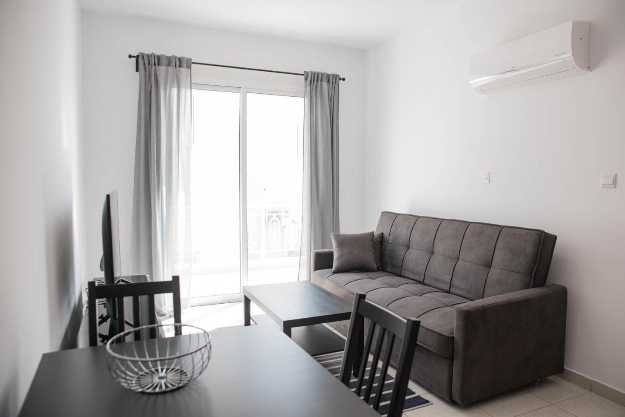 Renovated One Bedroom Apartment In Paphos With Pool Εξωτερικό φωτογραφία