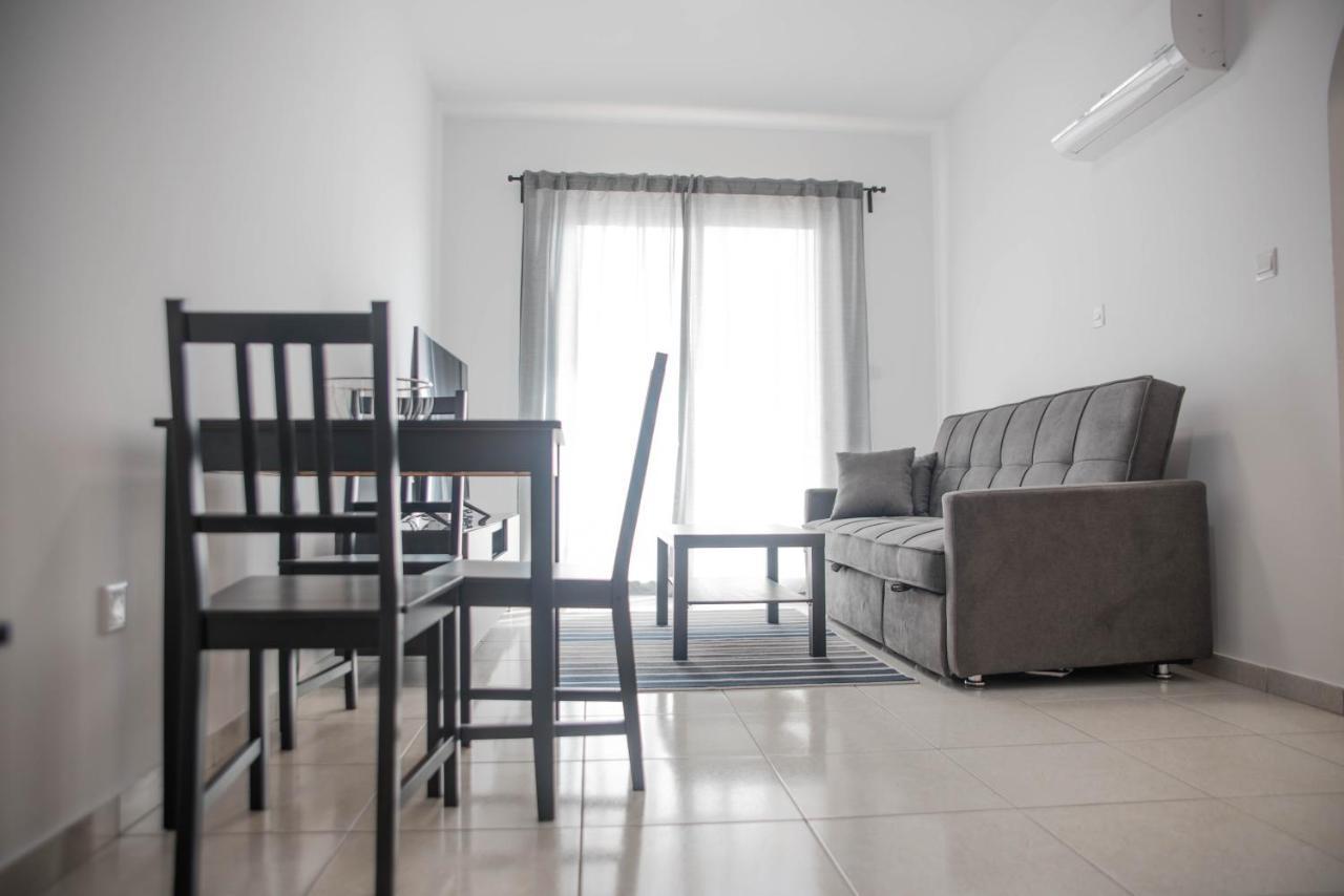 Renovated One Bedroom Apartment In Paphos With Pool Εξωτερικό φωτογραφία