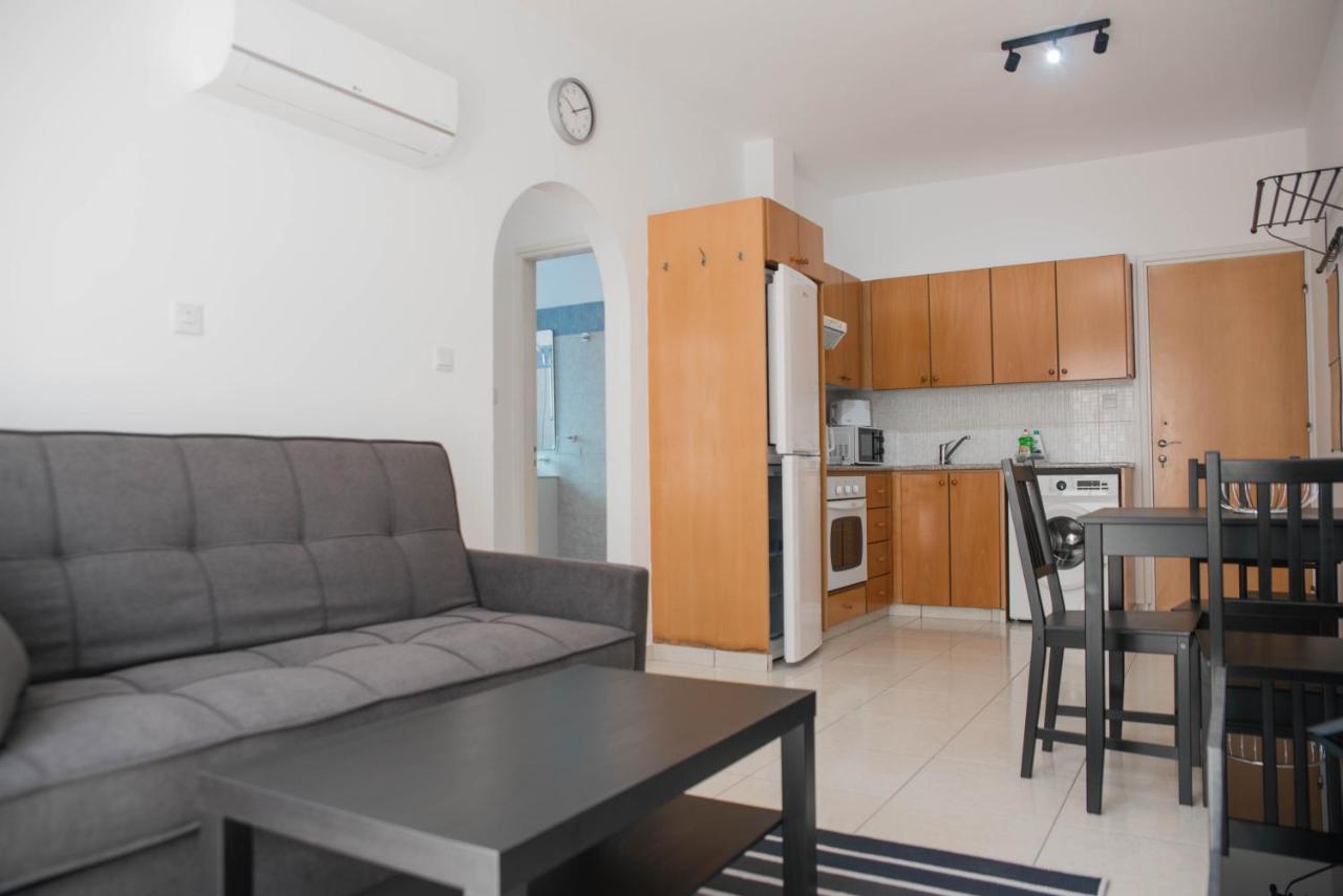 Renovated One Bedroom Apartment In Paphos With Pool Εξωτερικό φωτογραφία